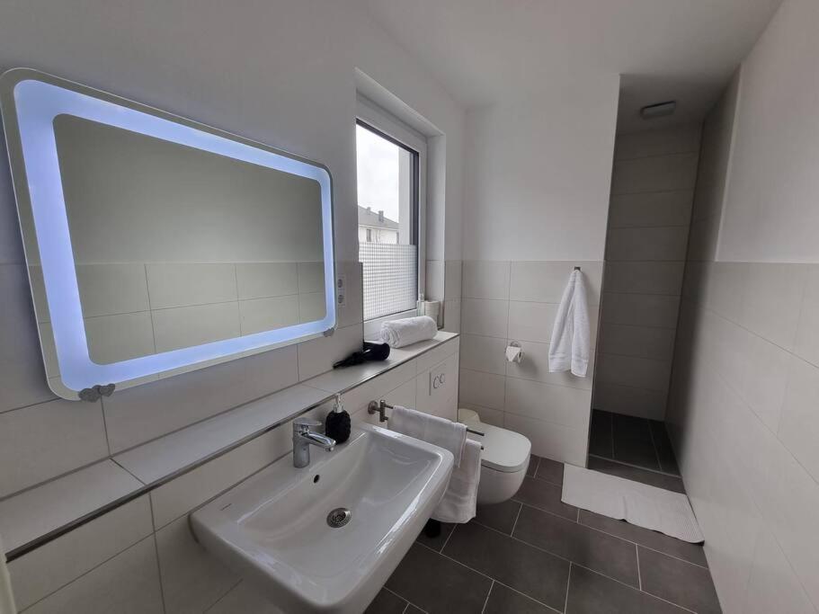 New & Modern Near Duesseldorf Apartment *